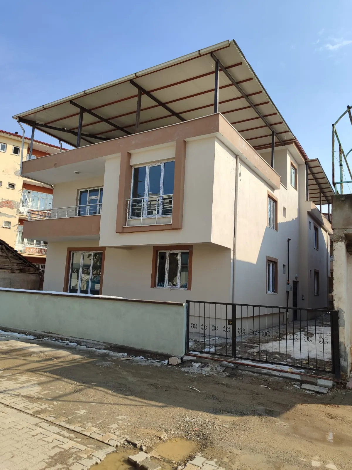 Dış cephe mantolama ve çatı işi